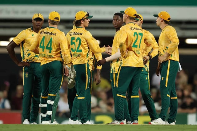 Kwena Maphaka, centre, has been ruled out of the Proteas' latest tour with an injury. Picture: Robert Cianflone/Getty Images