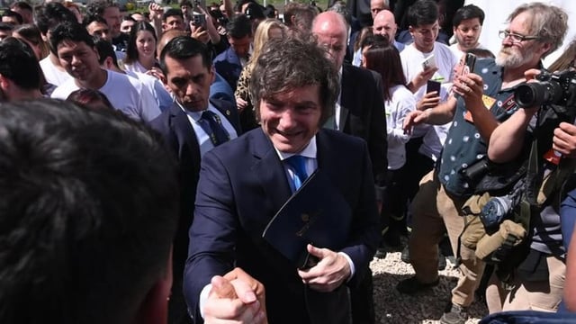 El presidente Javier Milei llega este jueves a Mendoza con la meta de recalentar la campaña electoral a poco más de dos semanas de las elecciones legislativas.  Después estará en la Ciudad de Mendoza en la Peatonal.