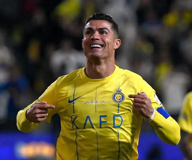 رونالدو يصبح أول لاعب كرة قدم ينال لقب ملياردير