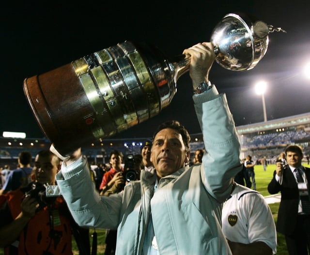 Miguel Angel Russo con la Copa Libertadores 2007