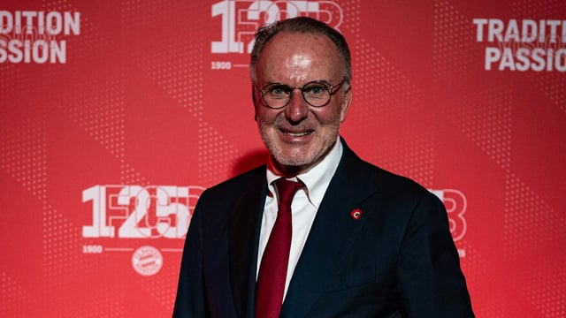 Karl-Heinz Rummenigge wird für seine großen Bayern-Verdienste von MP Markus Söder geehrt!