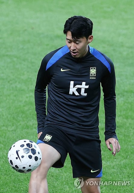 Son Heung-min, captain of the South Korean men's national football team, controls the ball during a training session at Seoul World Cup Stadium in Seoul on Oct. 9, 2025. (Yonhap)