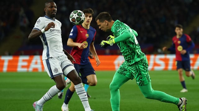 Kampf um den Ball in Barcelona