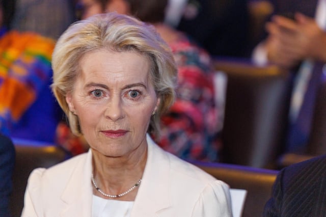 Von der Leyen supera dos mociones de censura de la izquierda y ultraderecha parlamentarias
