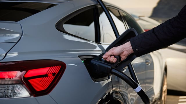 Durch Fortschritte in der Akku-Technik werden ältere E-Autos unattraktiv und verlieren rasant an Wert.