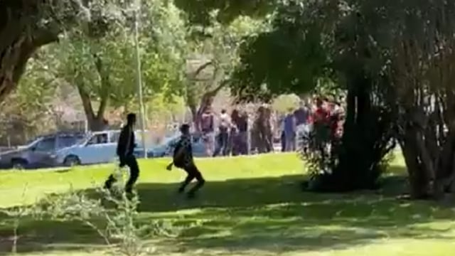 Video de una salvaje golpiza entre estudiantes: 3 chicos resultaron heridos y uno está internado de gravedad