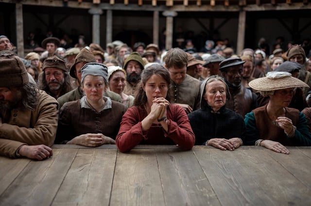 4238_D045_00238_R
Jessie Buckley stars as Agnes and Joe Alwyn as Bartholomew in director Chloé Zhao’s HAMNET, a Focus Features release.
Credit: Agata Grzybowska / © 2025 FOCUS FEATURES LLC