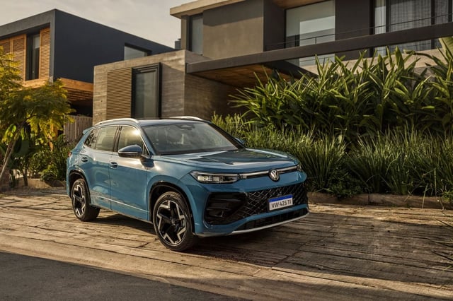 Volvió Tiguan: más imponente, tecnológico y confortable, ya se vende en Argentina. Se distingue por sus logos delanteros y traseros iluminados.