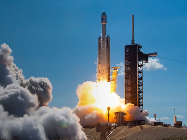 SpaceX Starlink satellites launching