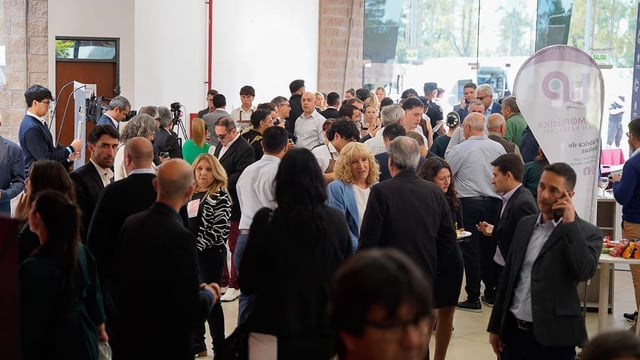 Miles de asistentes en el Centro de Congresos de San Rafael llegaron para escuchar el discurso de Javier Milei.