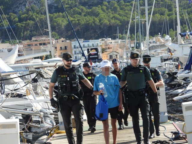 El joven fue rescatado por una pareja de navegantes y acompañado por la Guardia Civil hasta Palma.