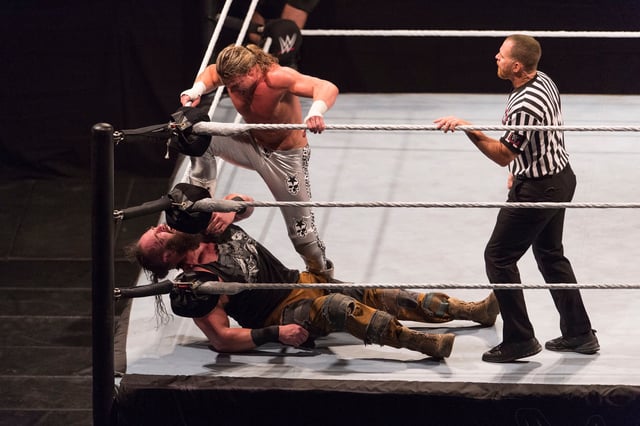 COLOGNE, GERMANY - NOVEMBER 07: Dolph Ziggler  competes in the ring against Braun Strowman during the WWE Live Show at Lanxess Arena on November 7, 2018 in Cologne, Germany. (Photo by Marc Pfitzenreuter/Getty Images)