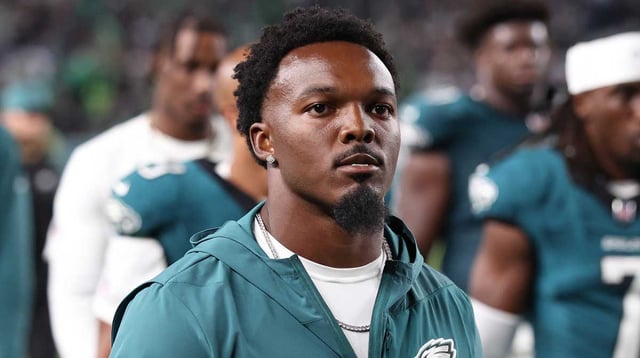 Sep 4, 2025; Philadelphia, Pennsylvania, USA; Philadelphia Eagles linebacker Nakobe Dean (17) against the Dallas Cowboys at Lincoln Financial Field. Mandatory Credit: Bill Streicher-Imagn Images