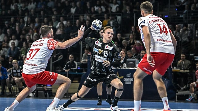 Füchse Berlin siegen dank Gröndahls Siebenmeter in letzter Sekunde gegen Dinamo Bukarest.