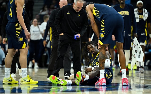 MINNEAPOLIS, MINNESOTA - OCTOBER 7: Delon Wright #3 of the Indiana Pacers reacts after sustaining an injury during the second quarter of the preseason game against the Minnesota Timberwolves at Target Center on October 7, 2025 in Minneapolis, Minnesota. NOTE TO USER: User expressly acknowledges and agrees that, by downloading and or using this photograph, User is consenting to the terms and conditions of the Getty Images License Agreement. (Photo by Stephen Maturen/Getty Images)