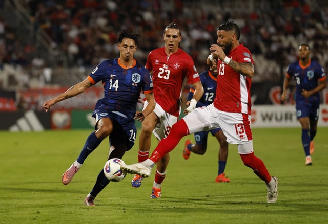 Soccer Football - FIFA World Cup - UEFA Qualifiers - Group G - Malta v Netherlands - National Stadium Ta' Qali, Attard, Malta - October 9, 2025 Netherlands' Tijjani Reijnders in action with Malta's Alexander Satariano and Enrico Pepe REUTERS/Darrin Zammit Lupi