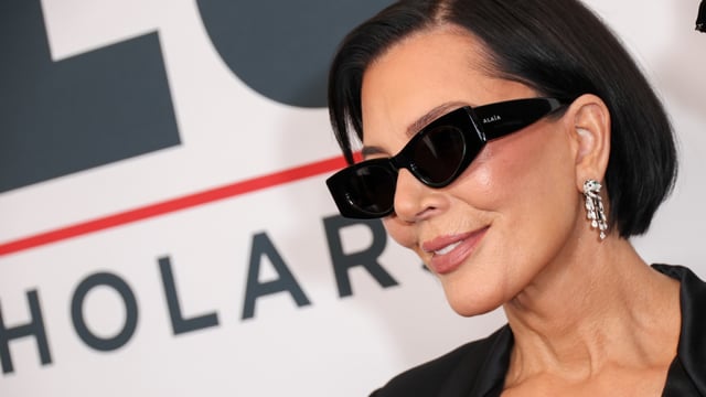 Kris Jenner sorprende con su micro bob rubio el corte de pelo elegante que todas querrán en 2025.png