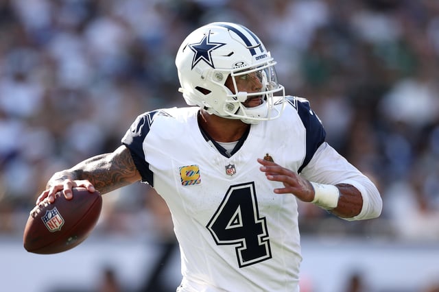 EAST RUTHERFORD, NEW JERSEY - OCTOBER 05: Dak Prescott #4 of the Dallas Cowboys looks to pass during the third quarter against the New York Jets in the game at MetLife Stadium on October 05, 2025 in East Rutherford, New Jersey. (Photo by Sarah Stier/Getty Images)