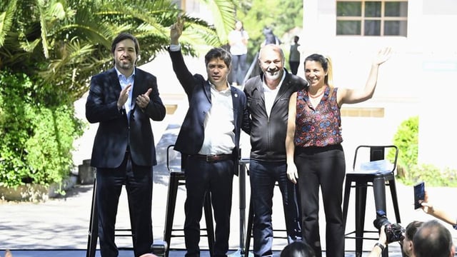 Axel Kicillof estuvo acompañado por el ministro de Salud, Nicolás Kreplak, la subsecretaria de Salud Mental, Consumos Problemáticos y Violencias en el Ámbito de la Salud, Julieta Calmels; y el intendente local, Mario Secco.