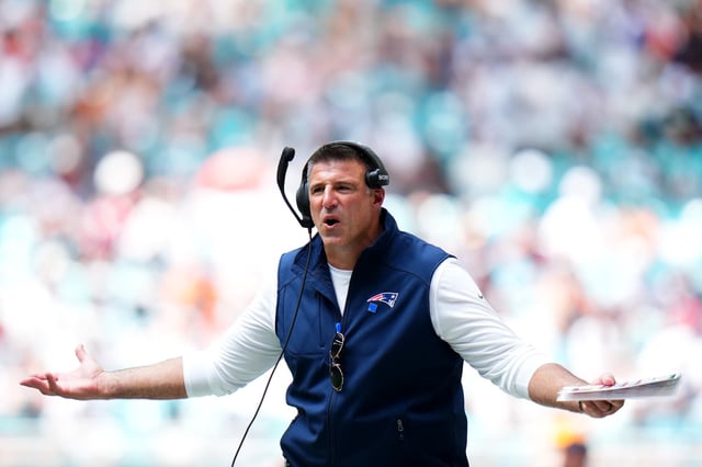 MIAMI GARDENS, FLORIDA - SEPTEMBER 14: Head coach Mike Vrabel of the New England Patriots reacts against the Miami Dolphins during the second quarter in the game at Hard Rock Stadium on September 14, 2025 in Miami Gardens, Florida.