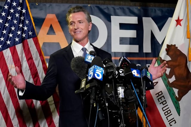 El gobernador Gavin Newsom firmó la "Street Vendor Business Protection Act", una ley estatal que protege a los vendedores ambulantes, en su mayoría inmigrantes, de la deportación