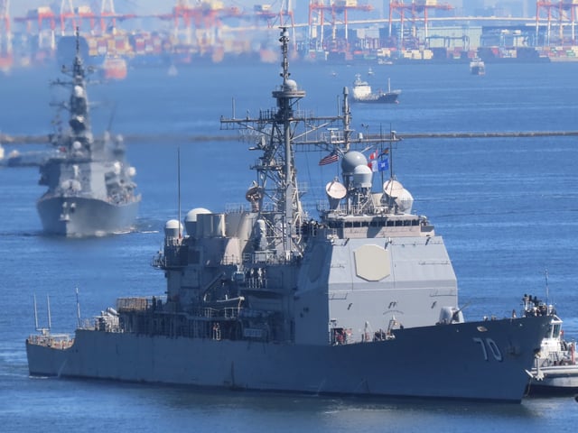 El Crucero Misilístico USS Lake Erie (CG-70) se acercó a menos de 6 km del buque de operaciones especiales clandestinas Estadounidense MV Ocean Trader.