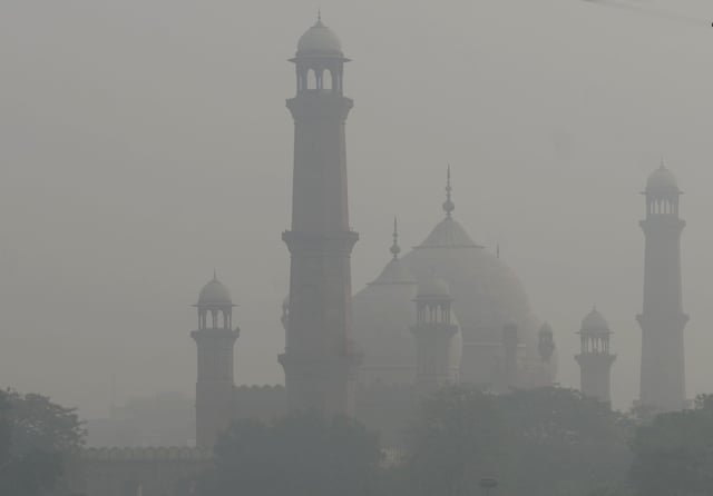 Smog alert issued for Lahore as AQI remains high