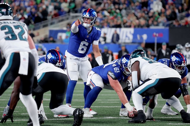 Dart (No. 6) is 2-1 since taking over the Giants' starting job.