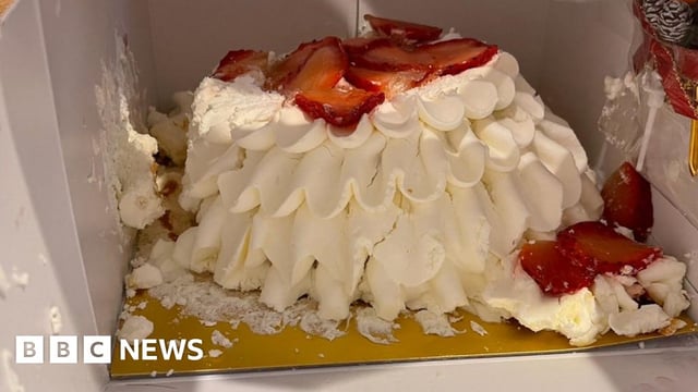 Takashimaya strawberry Christmas cake