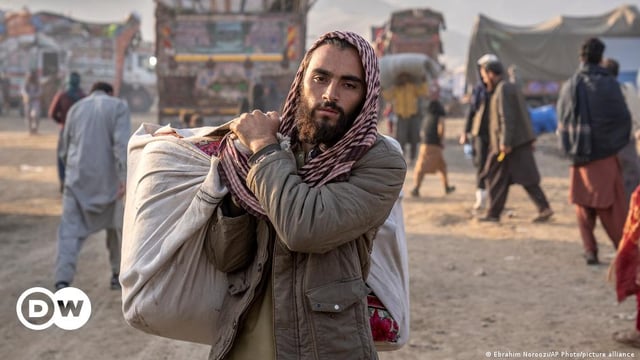 An Afghan man near the Torkham Pakistan-Afghanistan border carrying sack