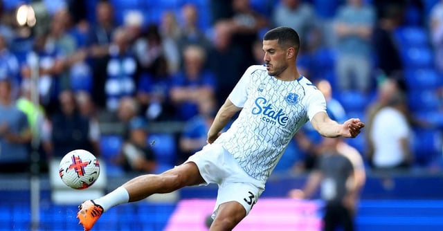 Soccer Football - Premier League - Everton v AFC Bournemouth - Goodison Park, Liverpool, Britain - May 28, 2023 Everton's Conor Coady during the warm up before the match REUTERS/Carl Recine