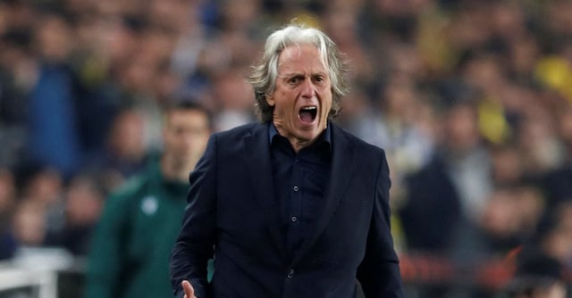 Soccer Football - Europa League - Round of 16 - Second Leg - Fenerbahce v Sevilla - Sukru Saracoglu Stadium, Istanbul, Turkey - March 16, 2023 Fenerbahce coach Jorge Jesus reacts REUTERS/Murad Sezer/File Photo