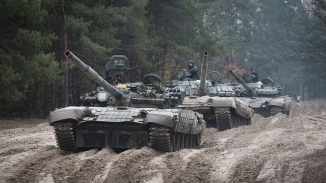 FILE – Ukrainian soldiers on captured Russian tanks T-72 hold military training close to the Ukraine-Belarus border near Chernihiv, Ukraine, Friday, Oct. 28, 2022. The West’s move to send tanks to Ukraine was greeted enthusiastically from Kyiv, Berlin and Washington. (AP Photo/Aleksandr Shulman, File)