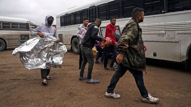 Texas Bus Company Sues Chicago Over Penalties on Busing Migrants