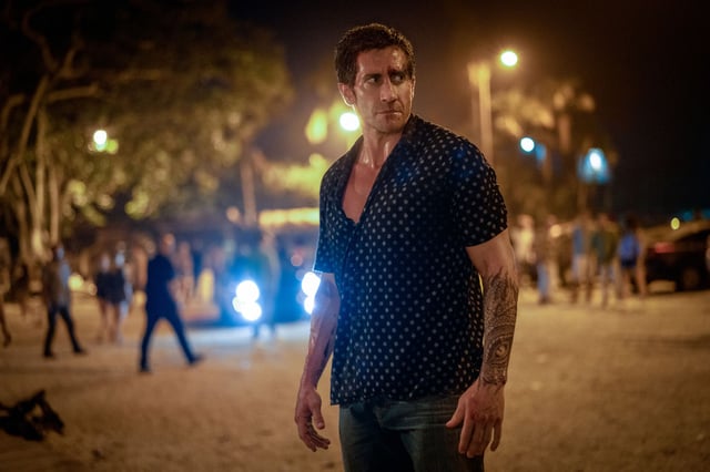 Jake Gyllenhaal stars in ROAD HOUSE.
