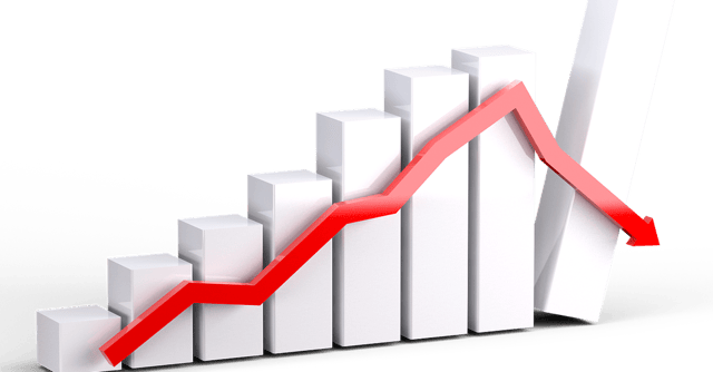 A short bitcoin futures ETF allows investors to bet against the price of bitcoin (Pixabay)