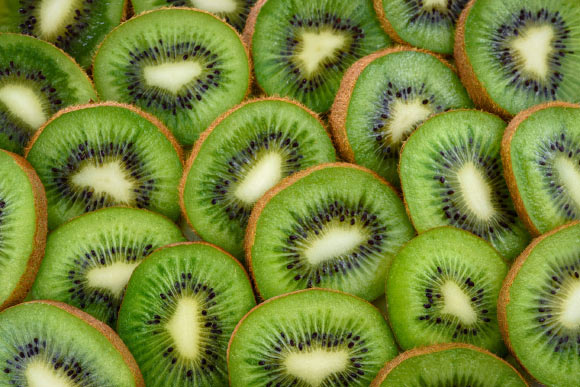 Fletcher et al. suggest that kiwifruit consumption, and to a lesser extent vitamin C supplementation, can lead to mood-related improvements in a relatively short period of time (from 4 to 16 days), even in a relatively healthy population with good mental health. Image credit: Photo Mix.