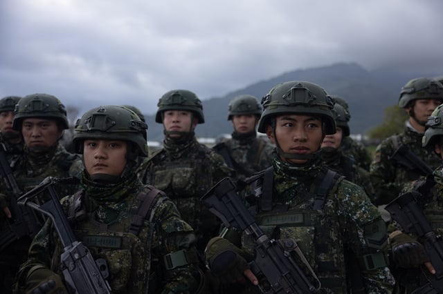 Taiwan Army Holds Drill