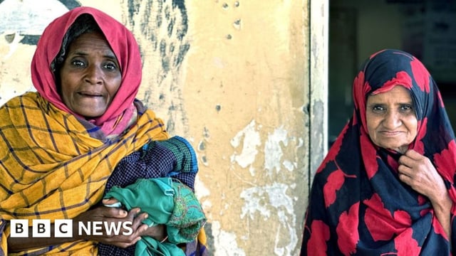 Internally displaced women in Port Sudan. They are suffering aid shortages.
