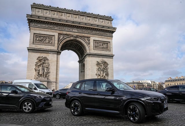 SUV car drives on the Champs Elysees avenue, near to the Arc de Triomphe Wednesday, Jan. 31, 2024 in Paris. Paris residents voted on Sunday, Feb. 4, 2024, on whether to muscle SUVs off the French capital’s streets by making them much more expensive to park. 