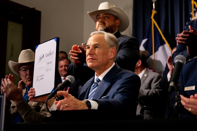 greg abbott border control