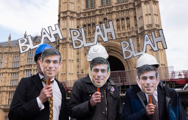 London, UK. 21st Apr 2023. Protesters with Rishi Sunk masks Extinction Rebellion, The Big one, Parliament London United KIngdom Picture garyroberts/worldwidefeatures.com Credit: GaryRobertsphotography/Alamy Live News