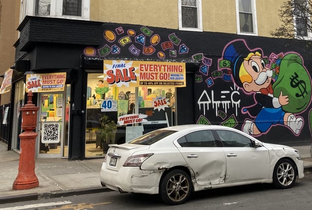 Big Chief was an unlicensed dispensary located at the corner of 74th Street and 3rd Avenue in Bay Ridge. It was closed down in December, even as other illicit shops continue to operate within two blocks of Big Chief. Photo: Robert Abruzzese/Brooklyn Eagle