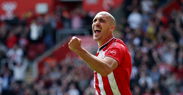 Soccer Football - Premier League - Southampton v Crystal Palace - St Mary's Stadium, Southampton, Britain - April 30, 2022 Southampton's Oriol Romeu celebrates scoring their first goal REUTERS/Ian Walton/File Photo 