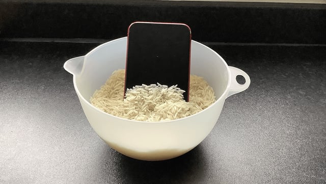 Apple Finally Weighs In On The "Should You Put Your iPhone In Rice" Debate