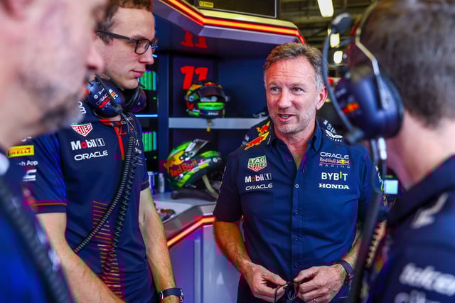 ABU DHABI, UNITED ARAB EMIRATES - NOVEMBER 24: Red Bull Racing Team Principal Christian Horner talks with Red Bull Racing race engineer Hugh Bird in the garage during practice ahead of the F1 Grand Prix of Abu Dhabi at Yas Marina Circuit on November 24, 2023 in Abu Dhabi, United Arab Emirates. (Photo by Mark Thompson/Getty Images)