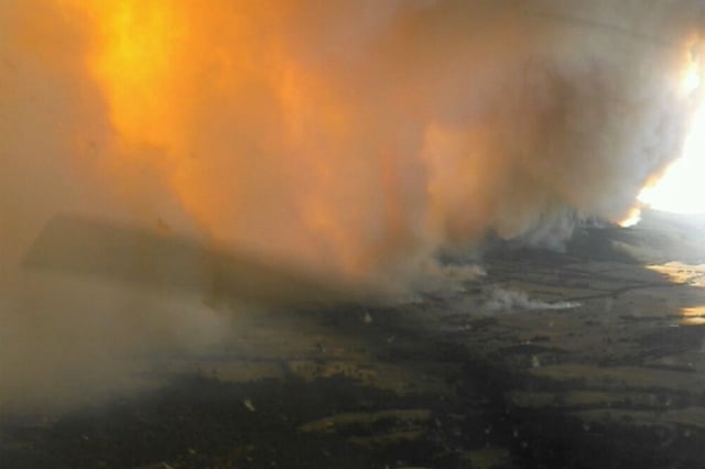 Smoke from a bushfire near the town of Bayindeen in Ararat, Victoria, on Thursday. Photo: AAP Image/Supplied by VicEmergency via Reuters