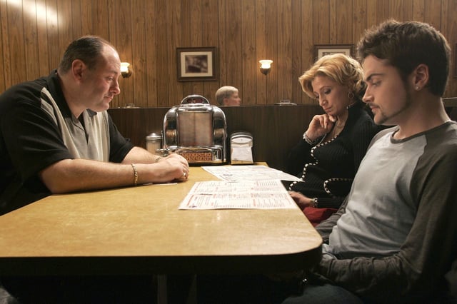 THE SOPRANOS, James Gandolfini, Edie Falco, Robert Iler, 'Made in America', (Season 6, episode 21, aired June 10, 2007), 1999-2007, photo: Â©HBO / courtesy Everett Collection