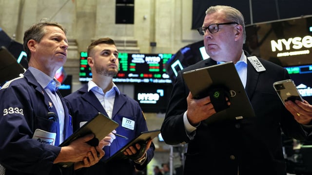 Traders work on the floor at the New York Stock Exchange (NYSE) in New York City, February 29, 2024. [Photo: Brendan McDermid/Reuters]
