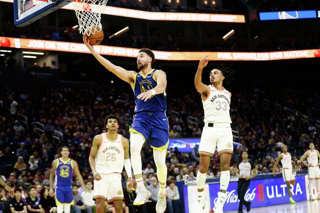 Golden State Warriors guard Klay Thompson (11) scores against the San Antonio Spurs in the fourth quarter during an NBA game at Chase Center in San Francisco, Saturday, March 09, 2024. The Spurs won 126-113.